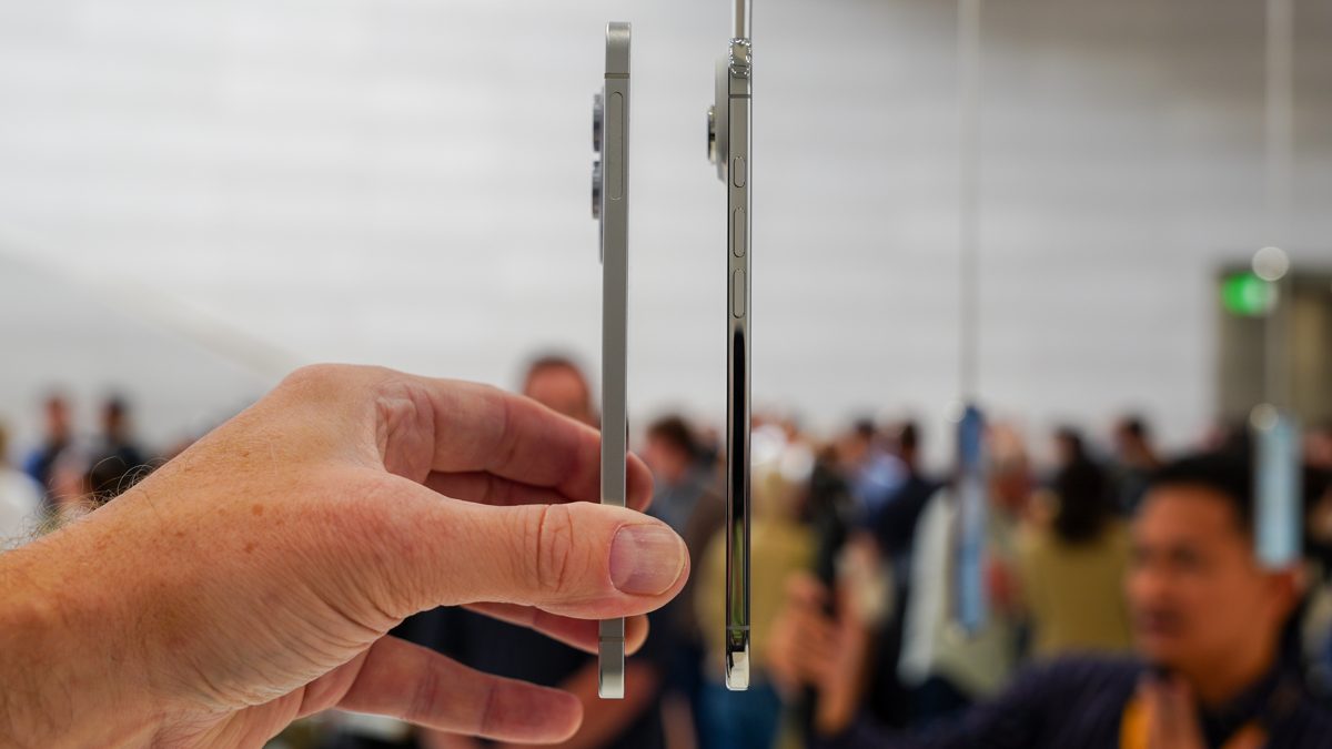 Galaxy S25 Edge vs. iPhone Air: Which Is Thinner? This Photo Makes It Obvious