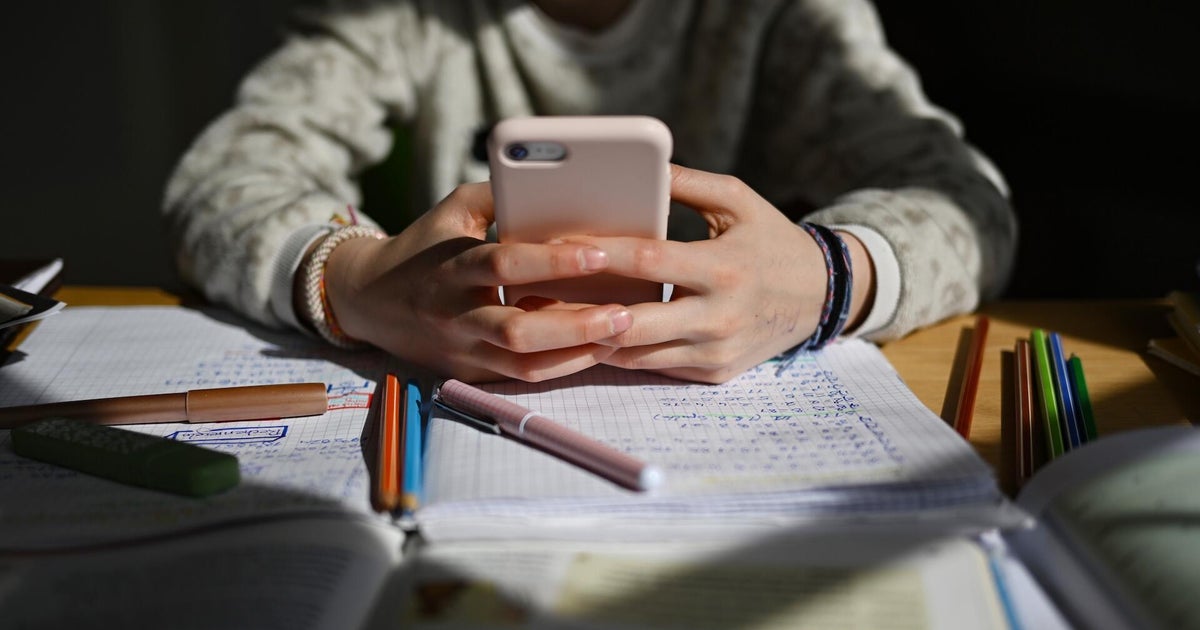 How some U.S. schools are disconnecting students from their phones