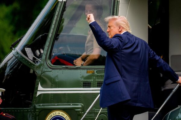 Man charged with shining laser pointer at Marine One with Trump aboard