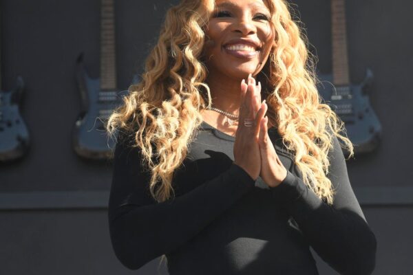 Serena Williams' Serena Ventures invests in women's basketball league Unrivaled, now valued at $340 million