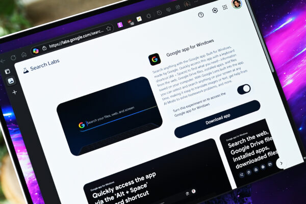 Now you can search without switching windows or interrupting your flow. Whether you're writing in a doc or in the middle of a game, just press Alt + Space to instantly search for information from your computer files, installed apps, Google Drive files &mdash; and of course, the web.