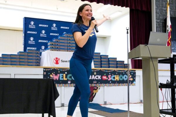 Jennifer Garner Reveals Her Impressive Brooks Sneaker Lineup