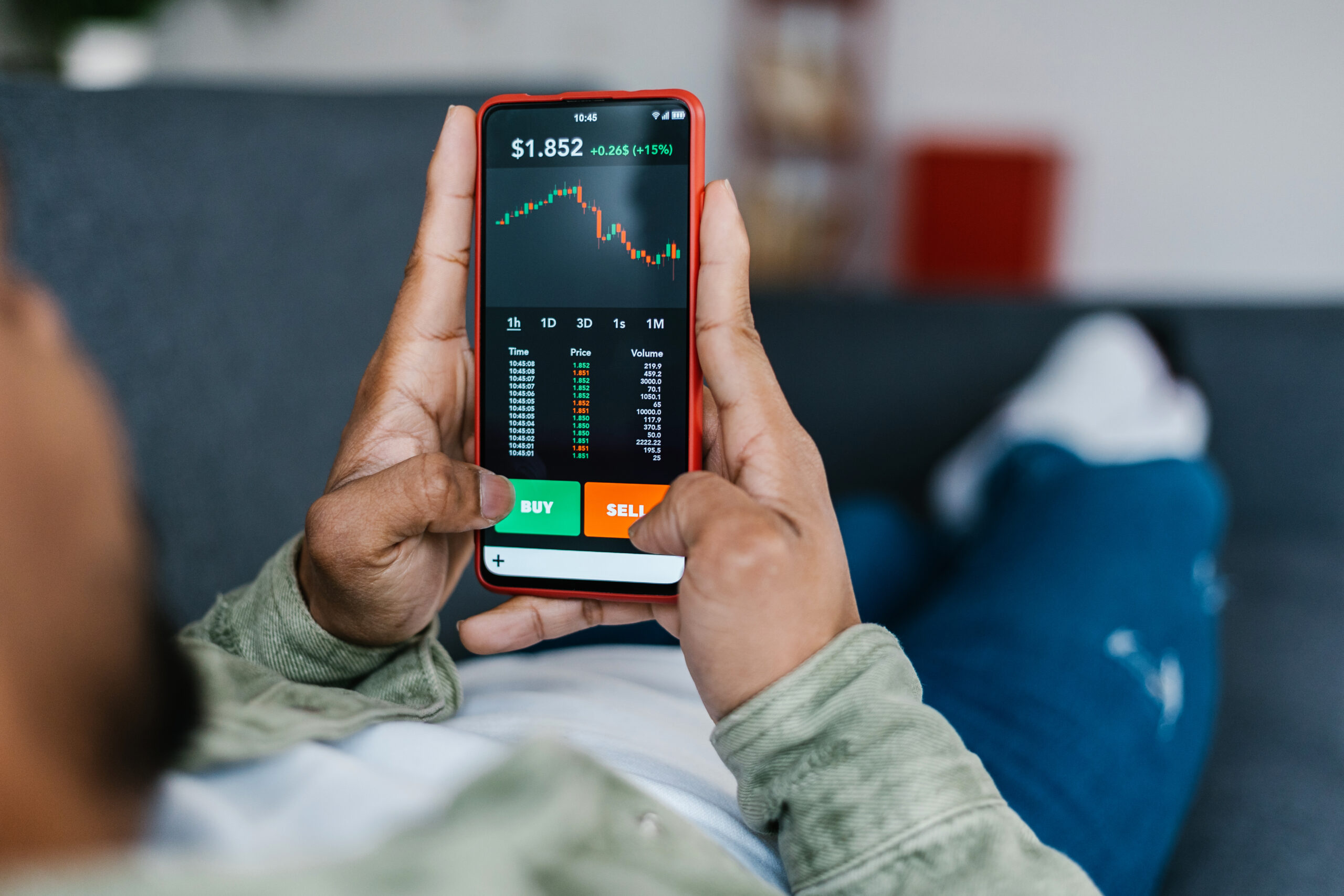 Better Fintech Stock: Robinhood Markets vs. Interactive Brokers
