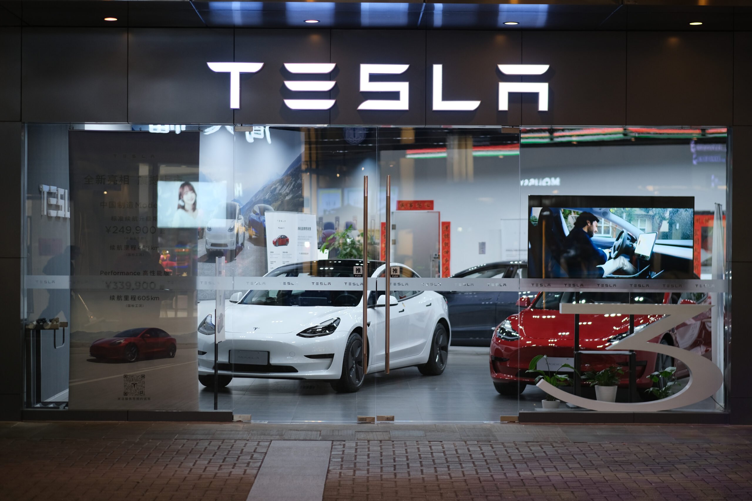 India’s EV Market Proves Tough Ground for Tesla’s Luxury Strategy
