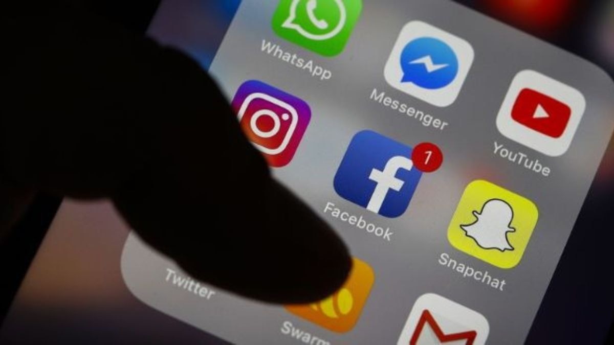 Chilean school blocks mobile phones to boost student bonding and cut screen addiction