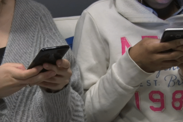 Banning cell phones in NJ schools? Here's what to know