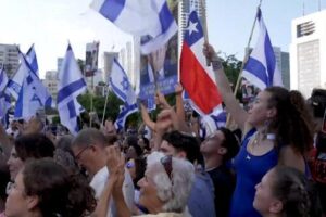 10/13: CBS Evening News Plus