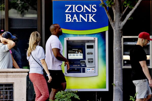 Regional banks, Jefferies shares tank as concerns about sour loans grow on Wall Street