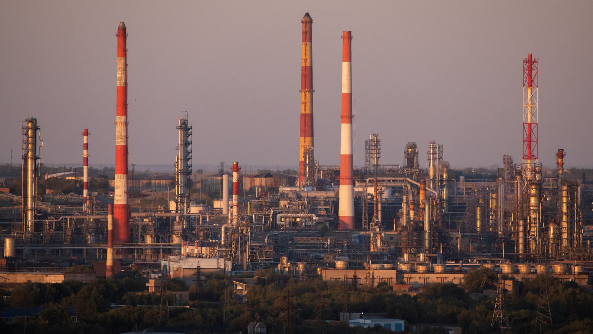 China and India to face supply jolt as U.S. targets Russia's oil giants