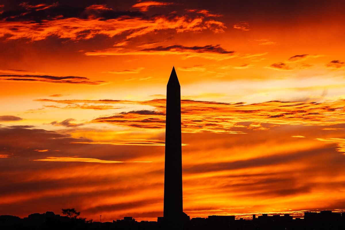 US Futures Dip as Government Shutdown Fuels Market Uncertainty