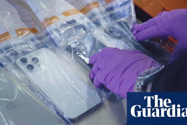 Met police disrupt suspected international smuggling ring in UK’s ‘largest’ phone theft crackdown | Mobile phones