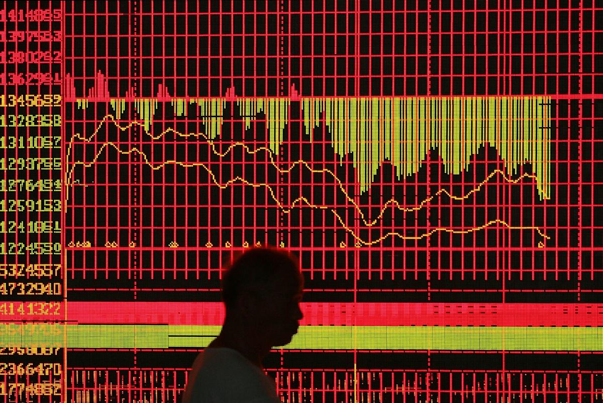 China Stocks Drop as Softer Trump Tone Fails to Erase Trade Fear