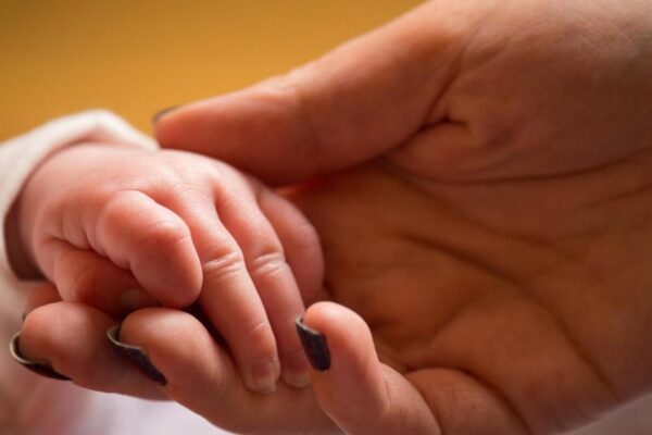 Group singing can alleviate symptoms of postnatal depression – study