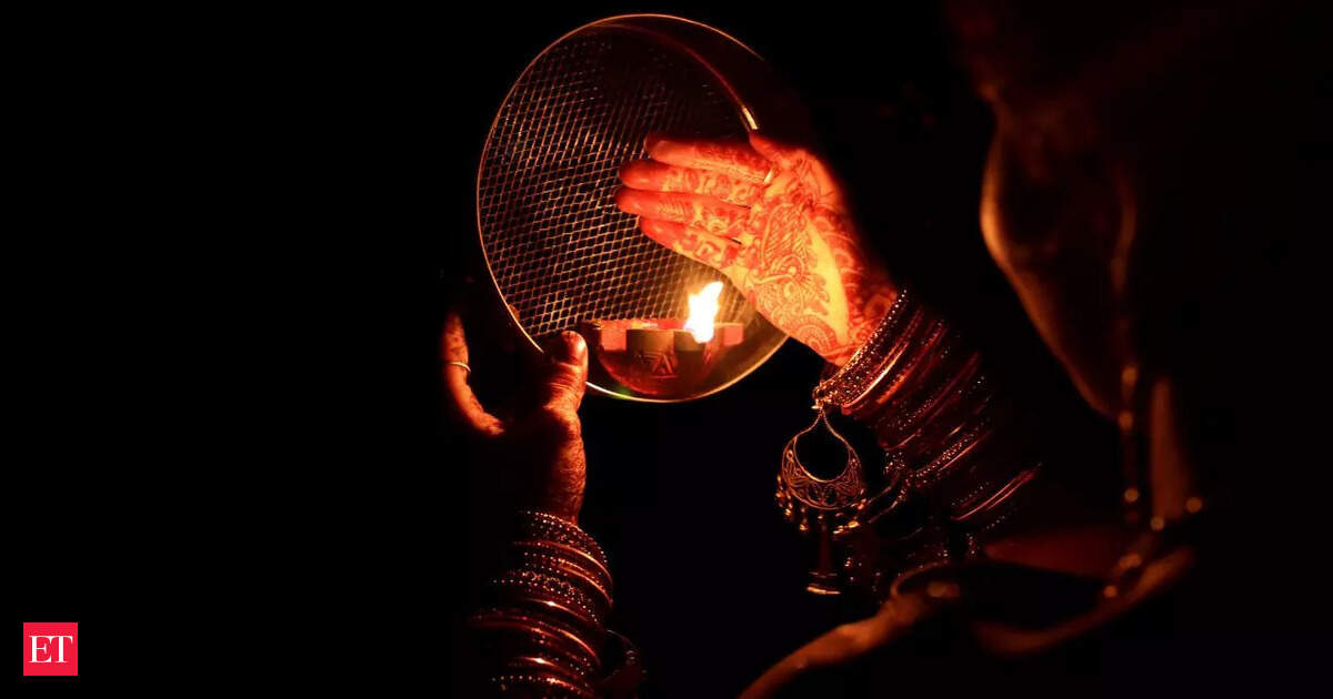 Karwa Chauth 2025 Date and Time in US: Karwa Chauth 2025: Here's the correct date and the sargi date and time in US, Canada, UK, Australia