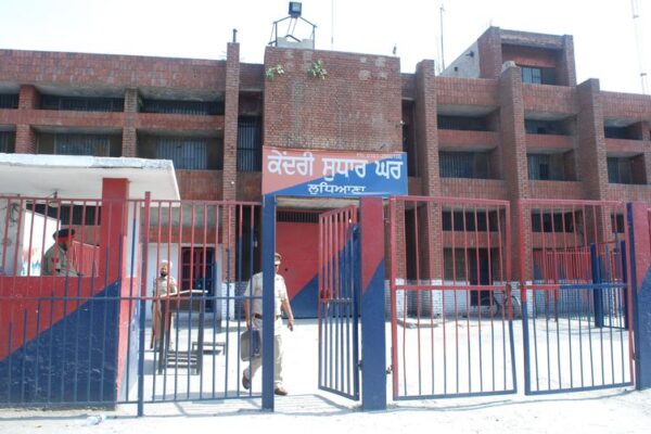 Jail official, 2 inmates nabbed for concealing drugs, mobiles