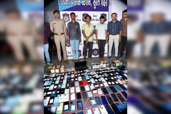 Aircraft technician among three held for mobile thefts | Surat News Aircraft technician among three held for mobile thefts | Surat News