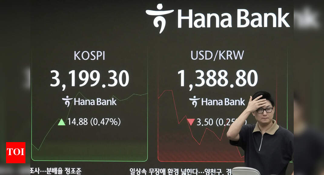Asian stocks today: Markets slide as US-China tensions intensify; HSI falls 1%, Nikkei sheds over 260 points