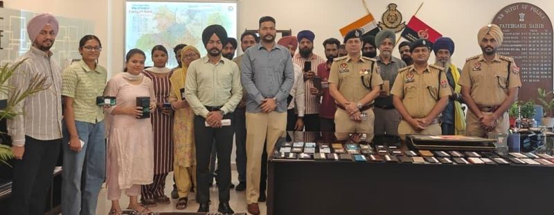 100 mobile phones worth Rs 15 Lakh returned to owners