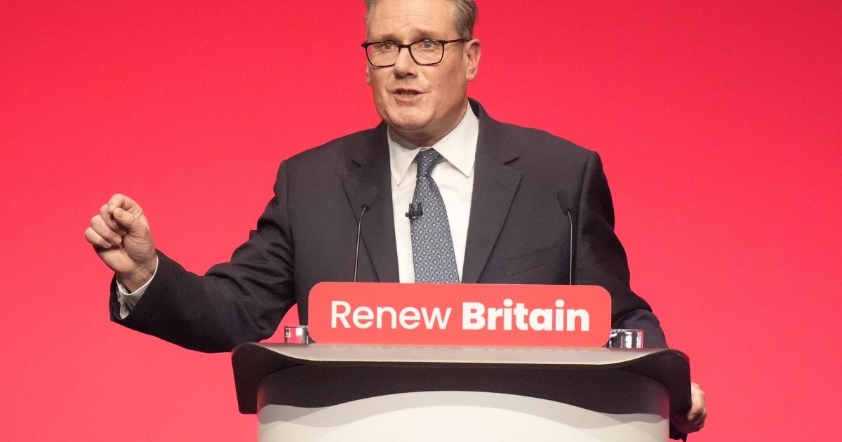 Starmer pledges rethink on international law to stop ‘Farage boats’