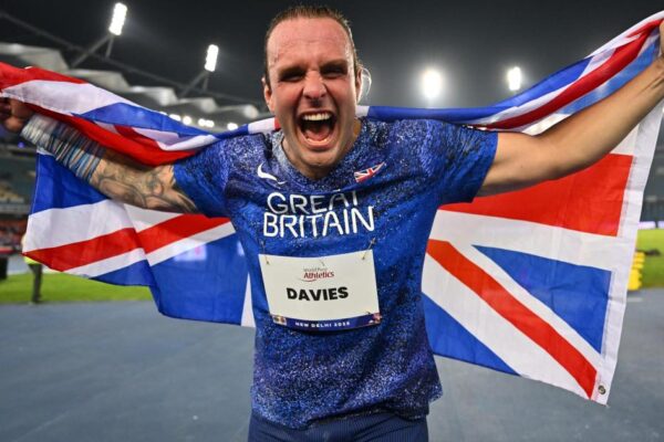 Davies relishes revenge after sealing seventh consecutive world crown