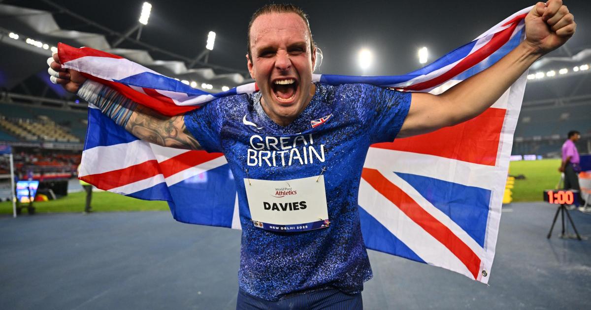 Davies relishes revenge after sealing seventh consecutive world crown