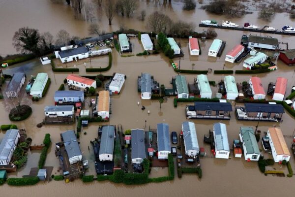 Prepare UK to cope with at least 2C of warming by 2050, Government told