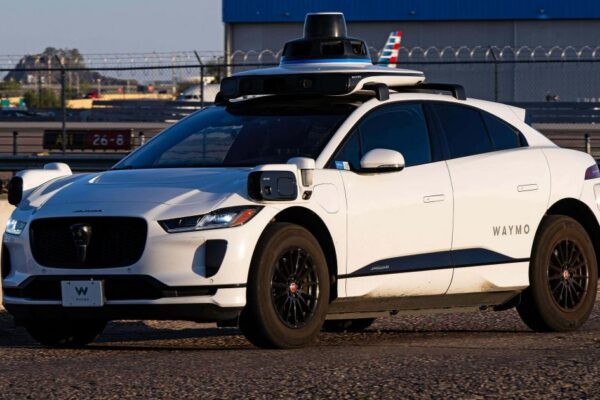 Waymo to introduce driverless minicabs in London in 2026