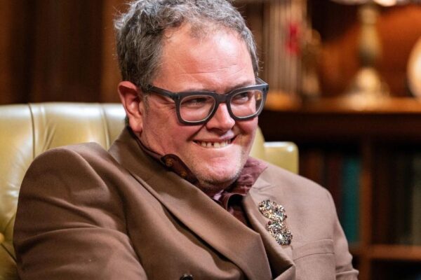 Celebrity Traitors fans in shock as Alan Carr is a 'psycho'