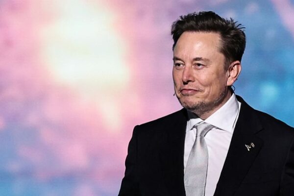 Elon Musk agrees to settle with fired Twitter execs over severance dispute
