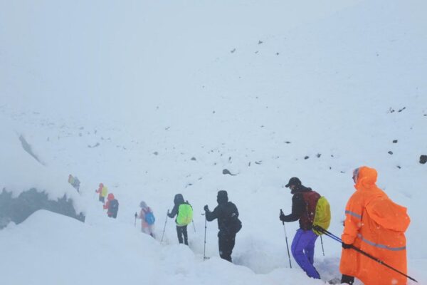 Rescuers helping hundreds of Mount Everest hikers trapped by heavy snow