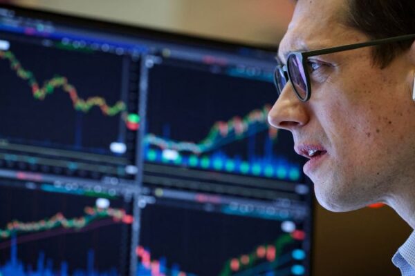 Dow rises by more than 500 points as traders look to robust earnings season