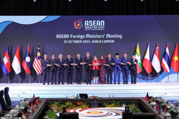 U.S., China seek to avoid trade war escalation, salvage Trump-Xi meeting in Malaysia talks U.S., China seek to avoid trade war escalation, salvage Trump-Xi meeting in Malaysia talks