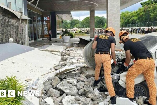 Strong 7.4 magnitude earthquake hits southern Philippines