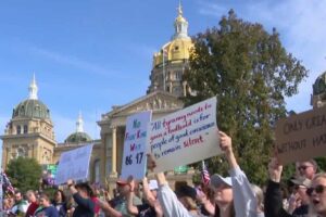 'No Kings' protests draw thousands in Iowa to rally against Trump