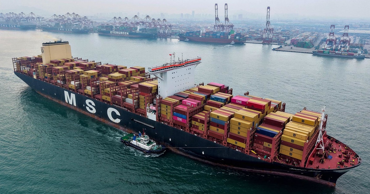 Trump says he will impose a 100% tariff on China