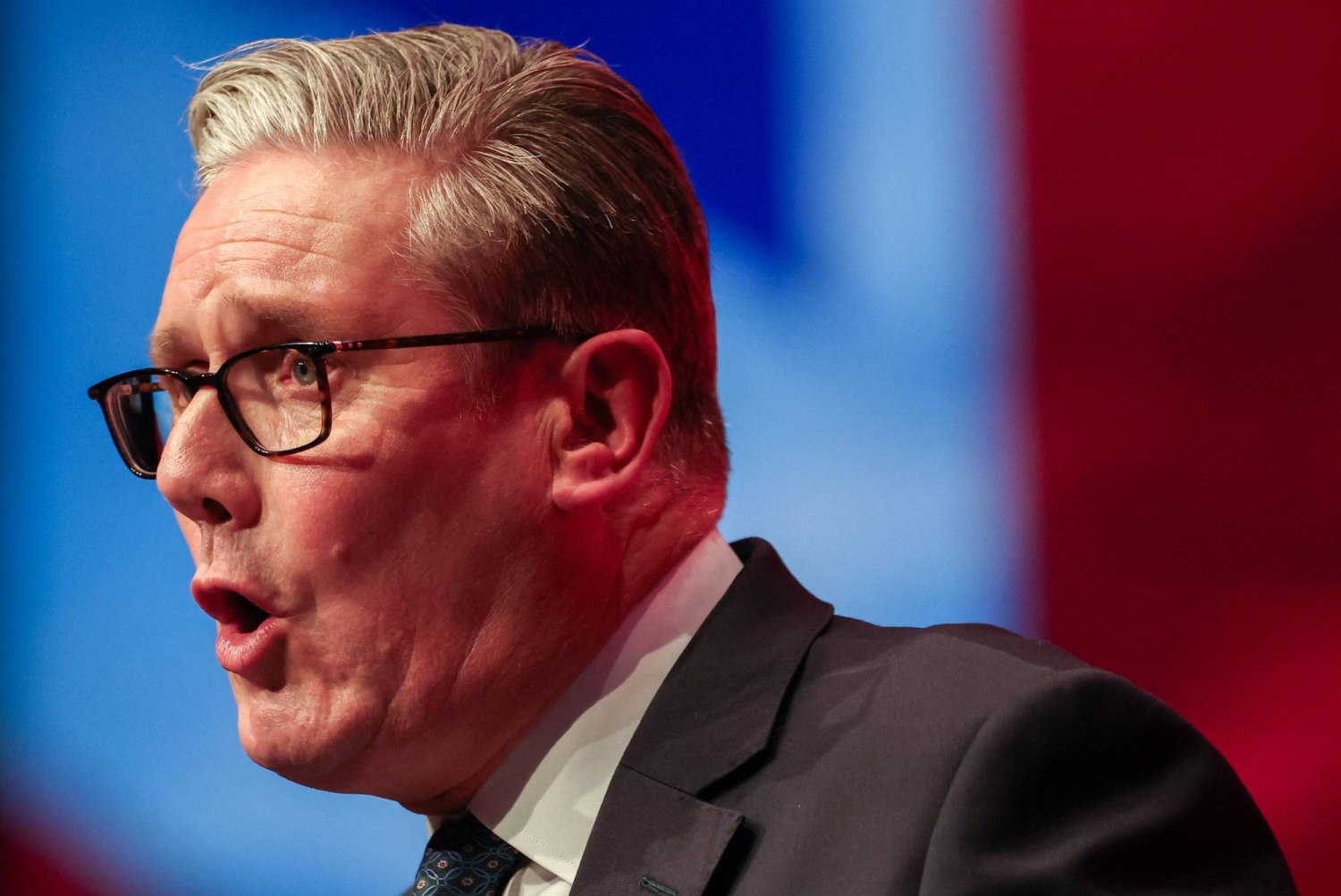 U.K.’s Starmer buys himself time by punching back at Farage