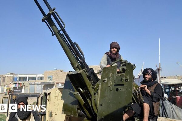 Afghan Taliban and Pakistan claim many dead in new border clashes