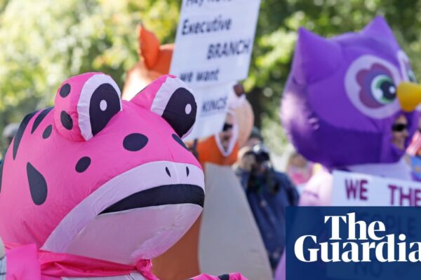 Trump news at a glance: Inflatable costumes aplenty as millions march against president | Trump administration