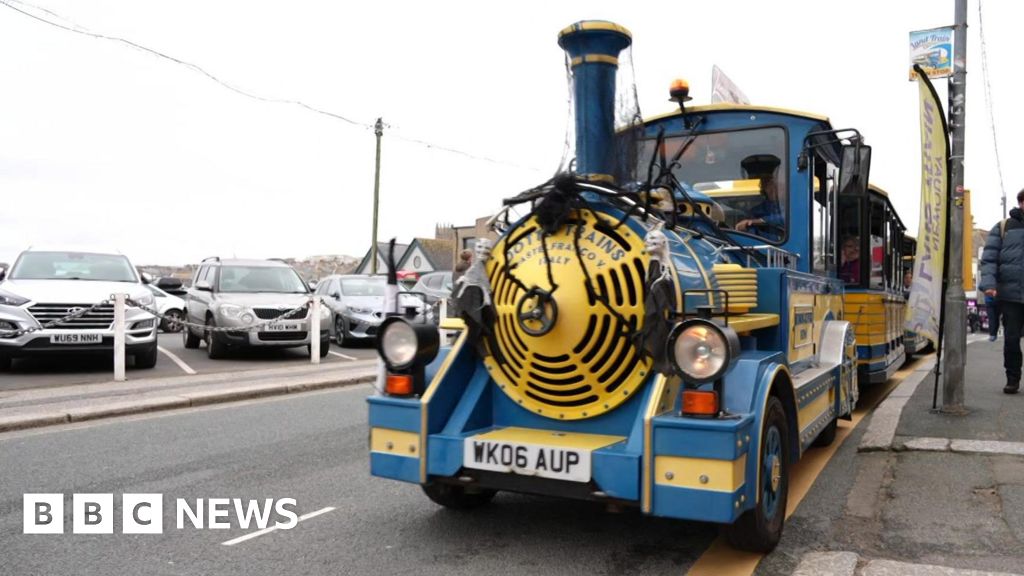 Newquay Land Train taking final passengers before move to Wales