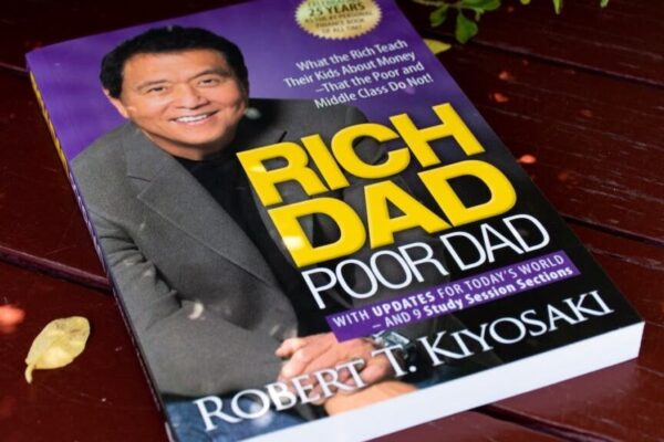 Robert Kiyosaki Slams Warren Buffett's Gold and Silver U-Turn, Predicts Market Crash