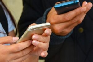 State Senate passes bill regarding use of cellphones during school hours | Politics