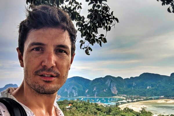 High-Net-Worth Men Ditch Apps for $25,000 Matchmaking — Here's Why