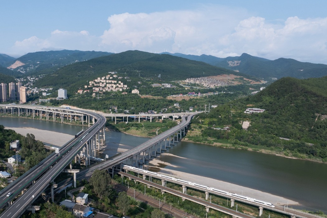 Modernization drive of China draws praise