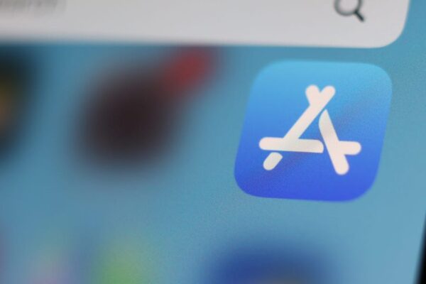 Apple Blocks Immigration-Tracking App From App Store Apple Blocks Immigration-Tracking App From App Store