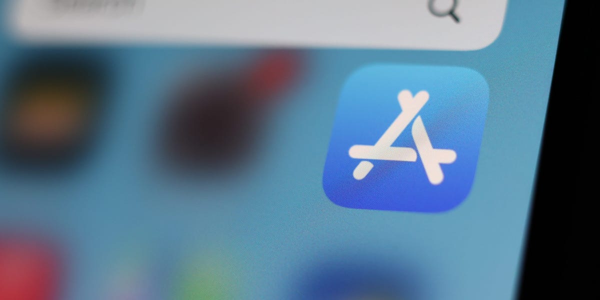 Apple Blocks Immigration-Tracking App From App Store