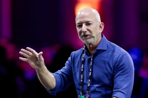 Jeff Bezos Says AI Is in a Bubble but Its Benefits Will Be 'Gigantic'