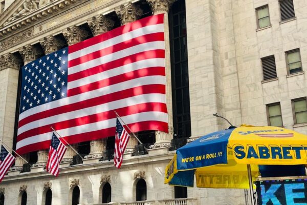 Where to Invest $10,000 Right Now, According to 6 Wall Street Pros