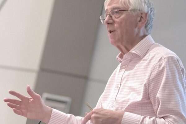 Superconductor: UK master rehearses community chorus | Local News