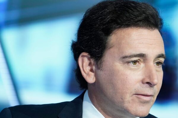 Ex-Ford CEO: US EVs Will See 'Gradual Growth' After Incentive Pullback