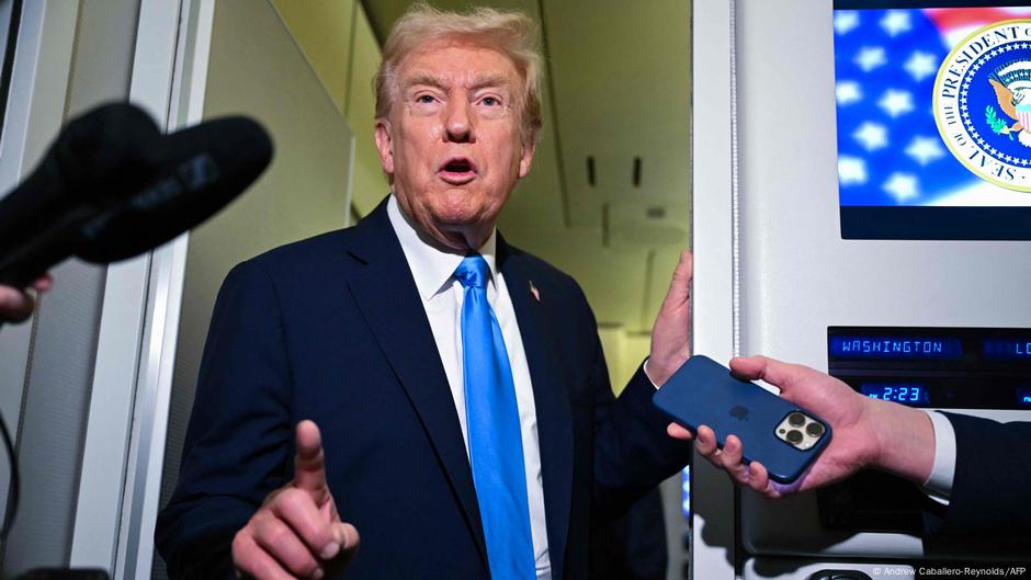 Trump departs for ASEAN summit on high-stakes Asia tour – DW – 10/25/2025